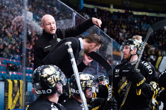 s assisterande tränare Michael Nylander
