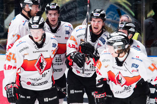 Karlskronas spelare jublar