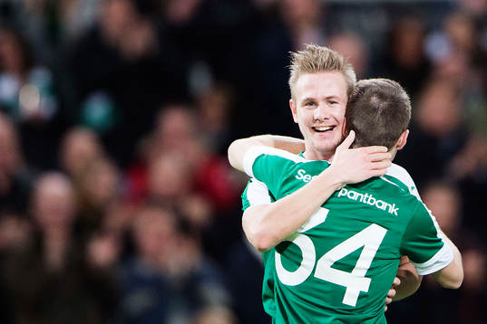Hammarbys Erik Israelsson jublar och kramar om Måns