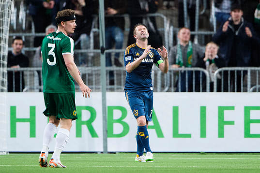 LA Galaxys Robbie Keane deppar