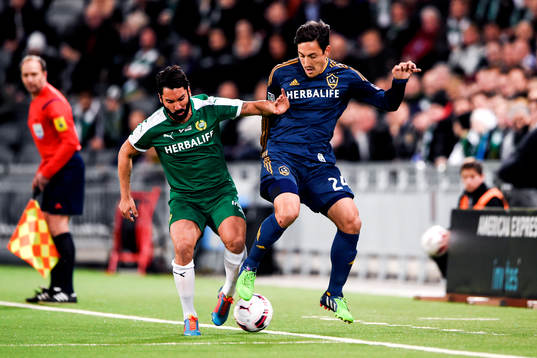 Hammarbys Stefan Batan och LA Galaxys Stefan Ishizaki