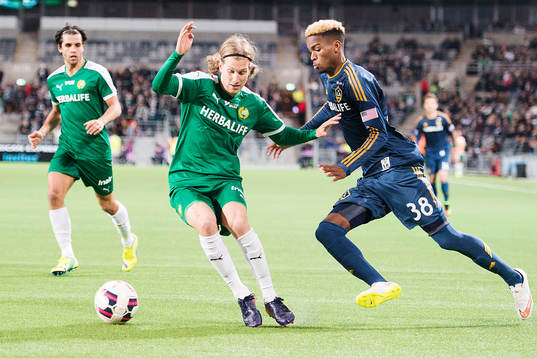 Hammarbys Oliver Silverholt och LA Galaxys Bradford