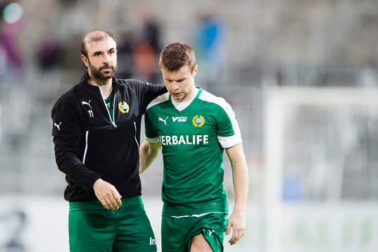 Hammarbys Kennedy Bakircioglu klappar om Måns Söderqvist