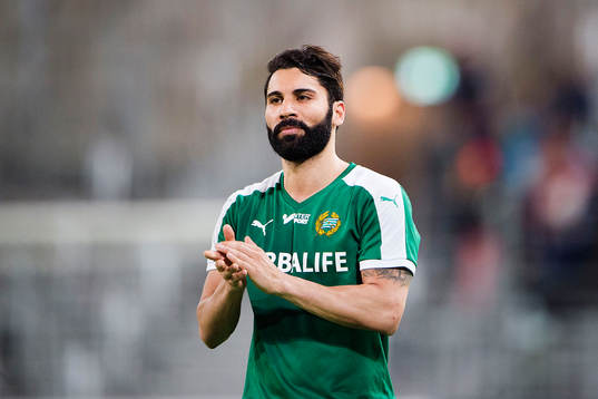 Hammarbys Stefan Batan tackar publiken