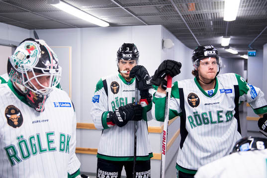 Rögles målvakt Lars Volden (tv) Almen Bibic (m) och Calle