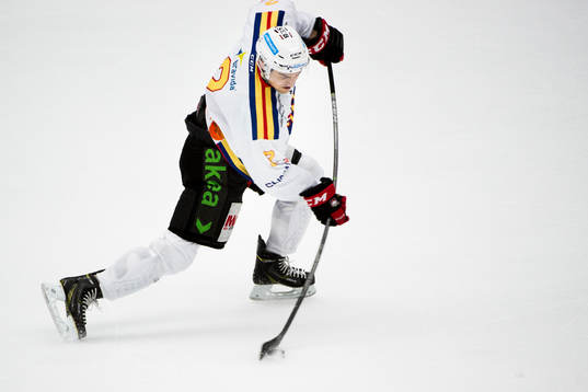 Malmö Redhawks Nils Andersson testar skott