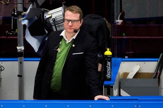 Rögles tränare Magnus Bogren deppar