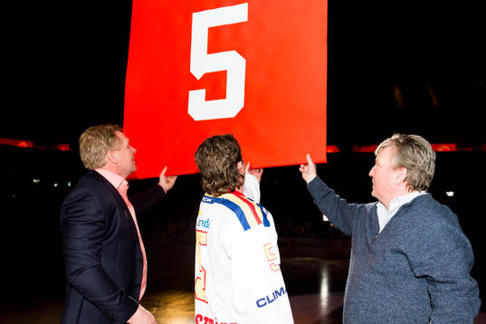 Roger Nordström (m) ser på