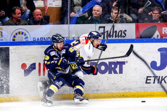 s Sebastian Strandberg och Djurgårdens Tobias Hage