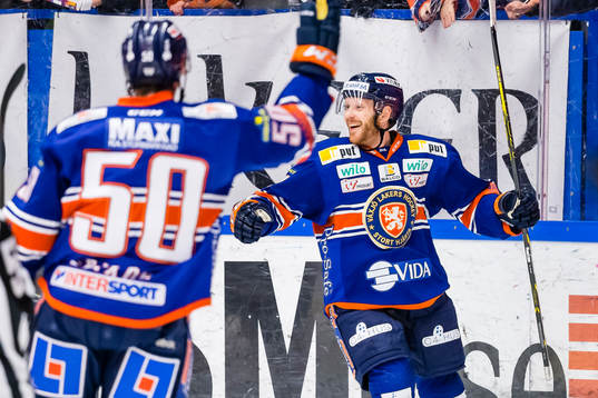 Växjös Liam Reddox jublar