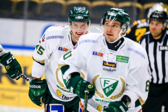 Färjestads Anton Hedman för 0-1 på Skellefteås målvakt