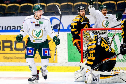 Färjestads Anton Hedman för 0-1 på Skellefteås målvakt