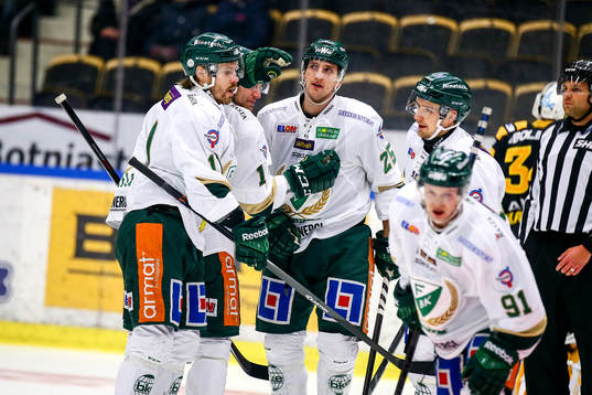 Färjestads Anton Hedman för 0-1 på Skellefteås målvakt