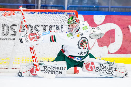Växjös Nick Johnson (ej i bild) gör 2-0 målet bakom