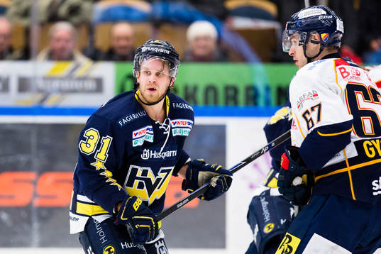 s Mattias Tedenby mot Djurgårdens Simon Gysbers