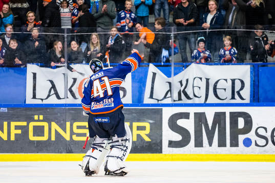 Växjös målvakt Cristopher Nihlstorp dansar och blir