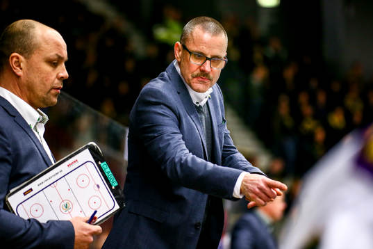 Färjestads tränare Tommy Samuelsson och assisterande