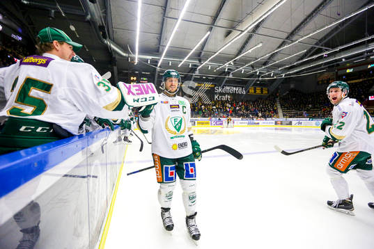 Färjestads Ole-Kristian Tollefsen och målvakt Fredrik