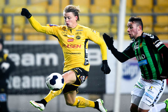 Elfsborgs Simon Hedlund och Gais Malkolm Moenza