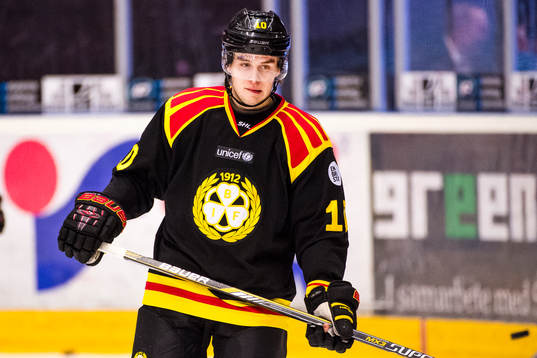 Brynäs Mattias Nörstebö deppar före ishockeymatchen i