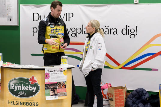 Rynkebys monter som cyklar för cancer
