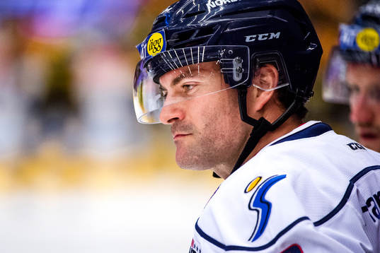 Linköpings Kent McDonell före ishockeymatchen i SHL