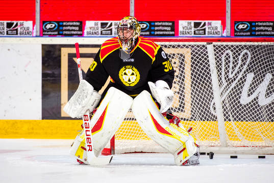 Brynäs målvakt Johan Holmqvist före ishockeymatchen i