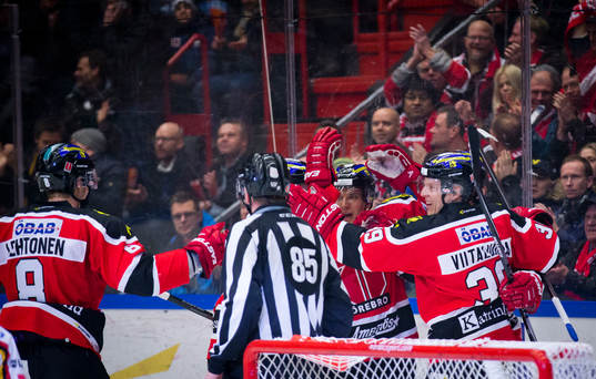 Örebros Johan Adolfsson gör 1-0 och jublar