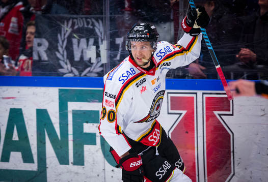 Luleås Johan Harju gör 1-1 och jublar