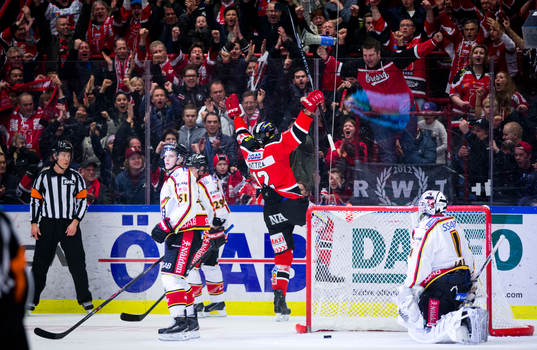 Örebros Marko Anttila gör 4-1 och jublar