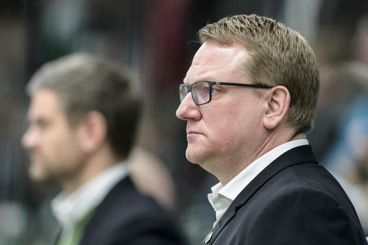 Rögles tränare Magnus Bogren deppar