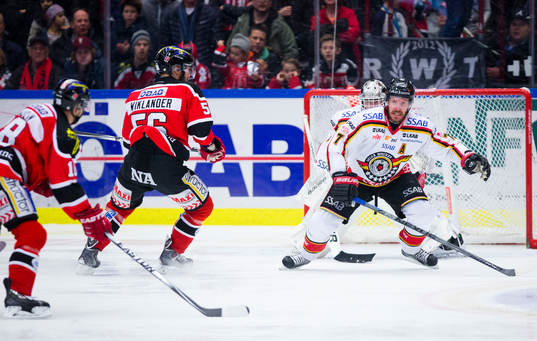 Örebros Jared Aulin gör 4-1 och luleås Jan Sandström