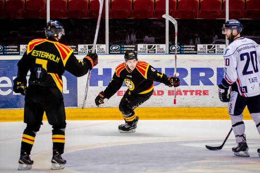 Brynäs Pathrik Westerholm jublar