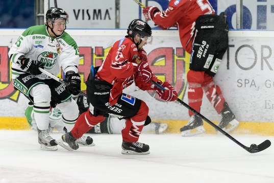 Rögles Jakob Lilja jagar Vita Hästens Viktor Amnér