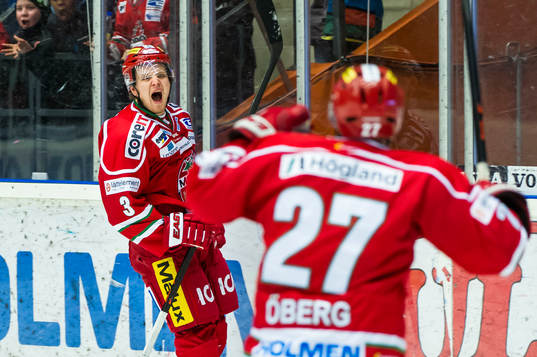 Modos Joonas Lehtivuori jublar då han gör mål