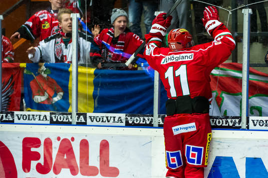 Modos Simon Önerud jublar då han satte sista målet för