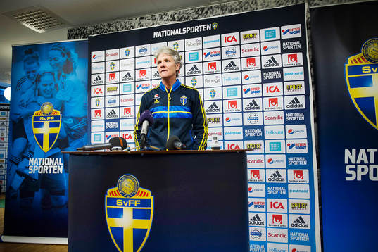 Pia Sundhage presenterar truppen