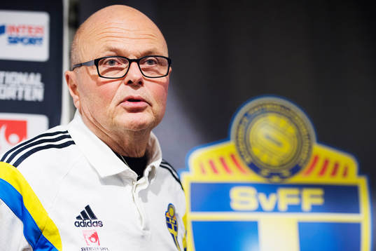 F19-landslagets förbundskapten Calle Barrling presenterar