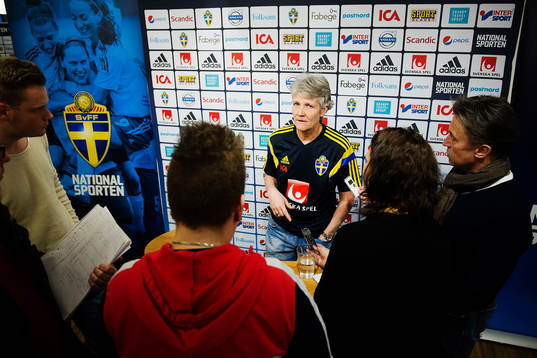 Sveriges förbundskapten Pia Sundhage presenterar truppen