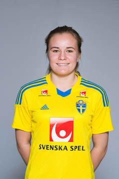 Maxine Björkholm som spelar i F17/98-landslaget