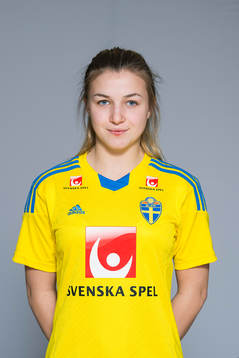 Mathilda Lindström som spelar i F17/98-landslaget