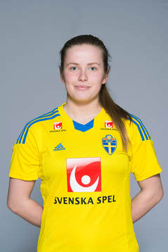 Emilia Lundqvist som spelar i F17/98-landslaget