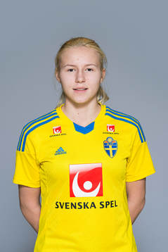 Selina Henriksson som spelar i F17/98-landslaget