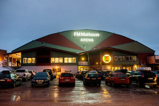 Utanför FM Mattsson Arena före ishockeymatchen i