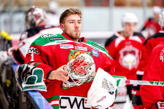 Moras målvakt Dan Bakala före ishockeymatchen i