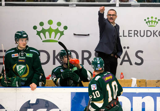 Färjestads tränare Tommy Samuelsson gestikulerar