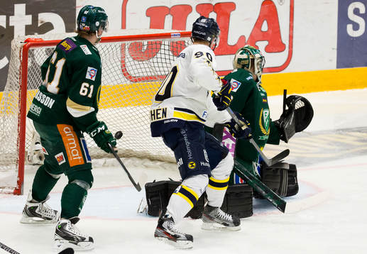s Erik Christensen (ej i bild) kvitterar till 1-1 bakom