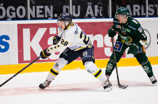 s Anton Bengtsson jagas av Färjestads Jesper Jensen