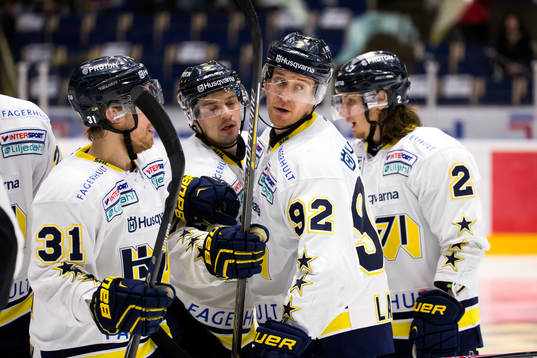 s Mattias Tedenby, Teemu Laine och Kristofer Berglund jublar