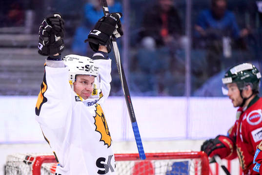Skellefteås Janne Pesonen jublar